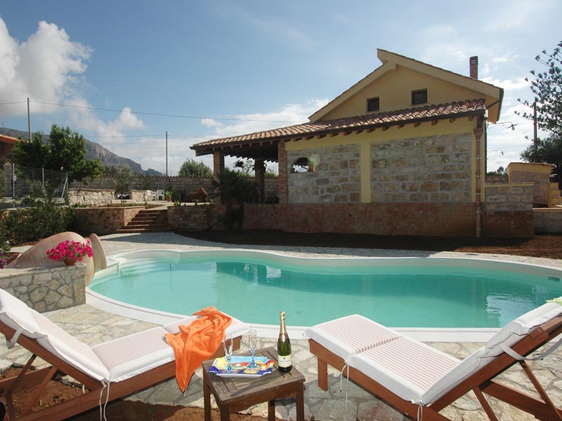 VILLA CARTA FASHION, charming villa with pool. in Terrasini